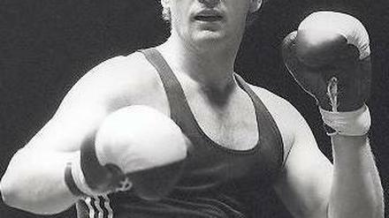 In memoriam: Peter Hussing wurde 16 Mal Deutscher Meister. Zweimal scheiterte er an Kubas Boxikone Stevenson. Hussing verstarb 64-Jährig. Heute wird er beerdigt. Foto: dpa
