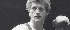In memoriam: Peter Hussing wurde 16 Mal Deutscher Meister. Zweimal scheiterte er an Kubas Boxikone Stevenson. Hussing verstarb 64-Jährig. Heute wird er beerdigt. Foto: dpa