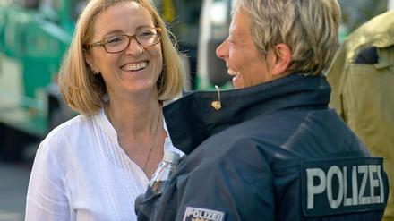Unter Kolleginnen. Die amtierende Berliner Polizeichefin Koppers (l.) wünscht sich mehr weibliche Beamte.