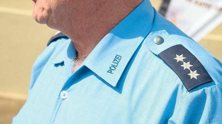 Offenes Bekenntnis. Tuvia Schlesinger, 59, ist Jude und Polizist. Normalerweise trenne er Dienst und Glauben, sagt er, am Sonntag machte er eine Ausnahme.
