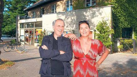 Zwei in der ersten Reihe. Michael Martens und Carolin Huder sind die neuen Betreiber der Kammerspiele Kleinmachnow. Nicht nur viele Gäste sollen aus Berlin kommen, sondern auch Künstler: Am 12. Dezember tritt Wladimir Kaminer auf. 