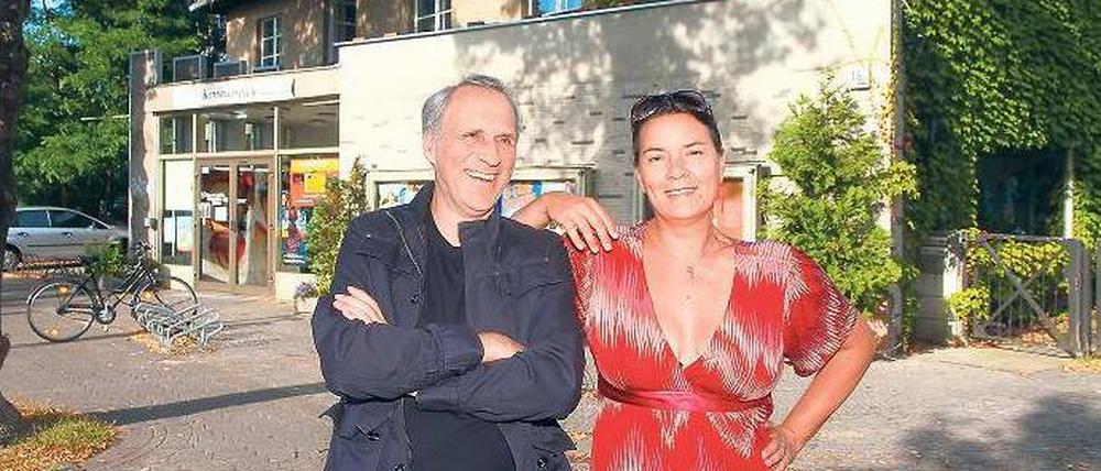 Zwei in der ersten Reihe. Michael Martens und Carolin Huder sind die neuen Betreiber der Kammerspiele Kleinmachnow. Nicht nur viele Gäste sollen aus Berlin kommen, sondern auch Künstler: Am 12. Dezember tritt Wladimir Kaminer auf.