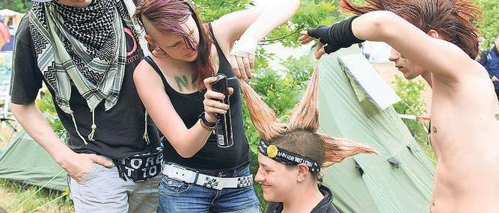 Zeit fürs Zwischenmenschliche. Auf kleinen Festivals kommt man schneller mit anderen Besuchern in Kontakt. So wie hier bei „Rock in Caputh“. 