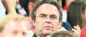 Hans-Peter Friedrich, 55, ist als Bundesinnenminister auch für den Sport zuständig. Wegen seiner Sicherheitspolitik in Deutschland in der Kritik, scheint sich der CSU-Politiker bei den Olympischen Spielen in London sichtlich wohler zu fühlen.