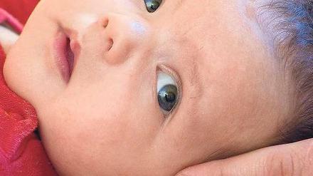 Flache Welt. Babys können erst nach etwa vier Monaten in 3-D sehen. 