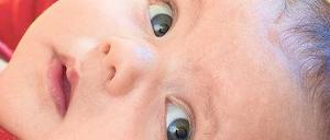 Flache Welt. Babys können erst nach etwa vier Monaten in 3-D sehen. 