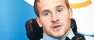 Mitten im Leben. Der 24-jährige Samuel Koch warb in Berlin für die Belange Benachteiligter. Foto: dapd/ Zinken