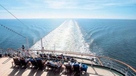 Kein Heckmeck. Der Blick vom Liegestuhl aus aufs schier endlose Meer, das das Schiff durchpflügt, trägt immer dazu bei, dass Ruhe bei den Sehleuten eintritt.