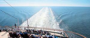 Kein Heckmeck. Der Blick vom Liegestuhl aus aufs schier endlose Meer, das das Schiff durchpflügt, trägt immer dazu bei, dass Ruhe bei den Sehleuten eintritt.