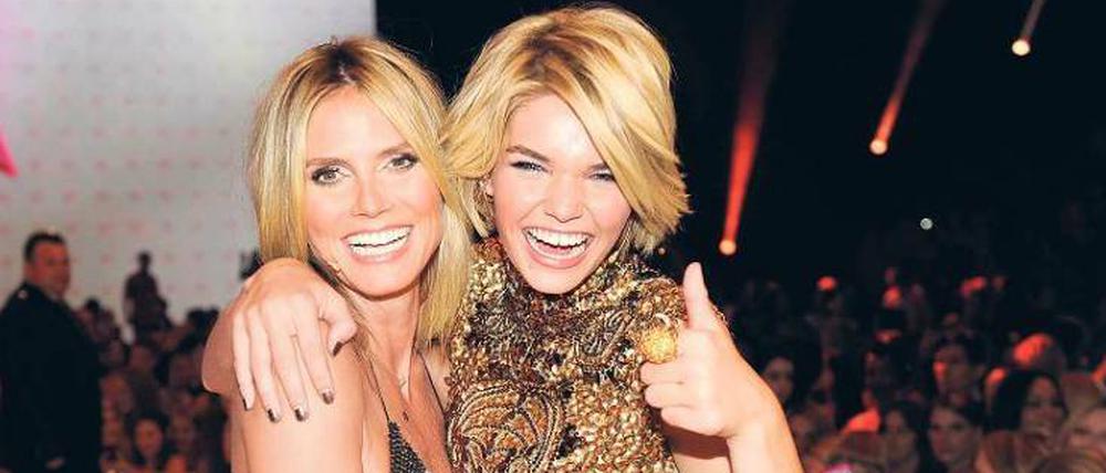 Blond gewinnt. Luisa (rechts) aus Leer ist „GNTM 2012“. Chef-Jurorin Heidi Klum lobte ihre „perfekten Maße, ihren Weltklasselook und ihr absolutes Talent“. 