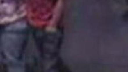 Drei der Vergewaltigung Verdächtige haben sich mittlerweile gestellt. Dies ist der vierte Mann, der von der Polizei gesucht wird.
