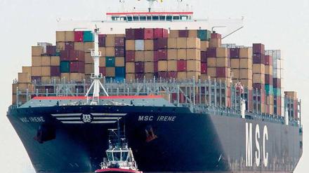 Vom Anleger zum Unternehmer. Über geschlossene Fonds können Verbraucher in Containerschiffe investieren. Foto: dapd