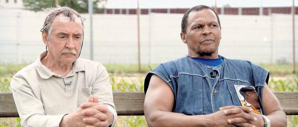 Der Terrorist und der Sportler. Im Gefängnis Stammheim lernen sich das Ex-RAF-Mitglied Peter-Jürgen Boock (links) und der Boxer Charly Graf kennen. Foto: NDR