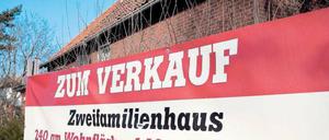 Wer eine Immobilie kauft, darf nicht nur auf den reinen Kaufpreis achten. Auch Nebenkosten müssen in die Finanzierung mit einkalkuliert werden. Foto: dpa