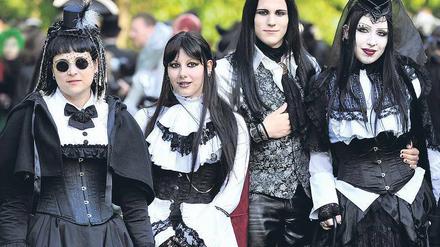 Sehen und gesehen werden. An diesem Wochenende werden 20 000 Besucher zum 21. Wave-Gotik-Treffen erwartet.