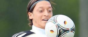 Mesut Özil, 23, hat gerade mit Real Madrid die spanische Meisterschaft gewonnen. 