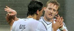 Özil und Schürrle beim Spiel gegen die Israelis