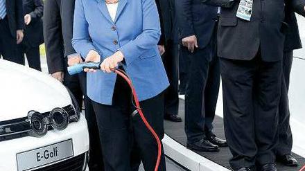 Anschlussproblem: Wenn die Regierung Anreize zum Ausbau eines E-Auto-Massenmarkts nicht umsetzt, droht Deutschland hinter seine Ziele zurückzufallen, sagen Kritiker.