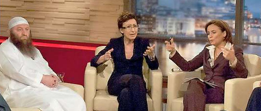 Prediger. Hassan Dabbagh (li.) forderte in einer teils chaotisch wirkenden Sendung, dass die „Hetze“ gegen die Salafisten in Deutschland ein Ende haben müsste.