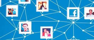 Vernetztes Geschäft. Facebook hat inzwischen mehr als 900 Millionen Mitglieder weltweit. Das ist ein Grund dafür, warum die Aktie so stark nachgefragt ist. Reich werden aber wohl nur einige wenige werden. 