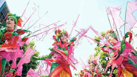 Prächtig. Viele Teilnehmer am Karneval der Kulturen legen sich mächtig ins Zeug – körperlich wie finanziell. 