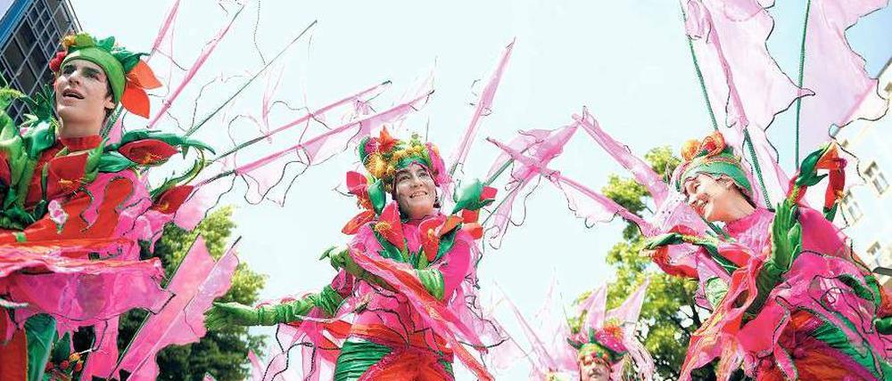 Prächtig. Viele Teilnehmer am Karneval der Kulturen legen sich mächtig ins Zeug – körperlich wie finanziell.