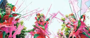 Prächtig. Viele Teilnehmer am Karneval der Kulturen legen sich mächtig ins Zeug – körperlich wie finanziell. 