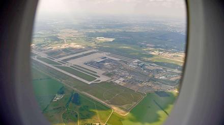 Blick beim Anflug: Anders als vom RBB gemeldet, näherte sich keine chinesische Delegation, um die Eröffnung zu feiern.