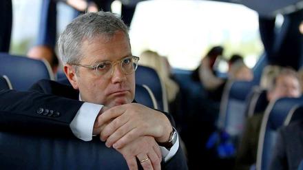 Röttgen kann nach Hause fahren. Von seinem Job als Bundesumweltminister ist er von der Kanzlerin entbunden worden.