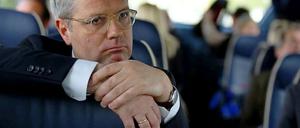 Röttgen kann nach Hause fahren. Von seinem Job als Bundesumweltminister ist er von der Kanzlerin entbunden worden.