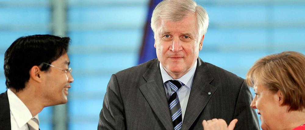 Angela Merkel möchte mit Philipp Rösler und Horst Seehofer reden.