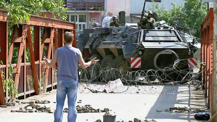 Bei Zvecan sind deutsche Soldaten während eines Friedenseinsatzes attackiert worden. Zwei Männer wurden verletzt.