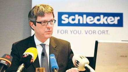 Im schlimmsten Fall findet Insolvenzverwaltung Arndt Geiwitz keinen Käufer für Schlecker – die Marke würde verschwinden. Foto: dapd