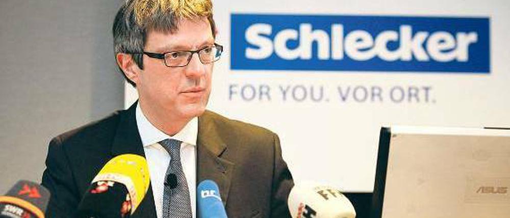 Im schlimmsten Fall findet Insolvenzverwaltung Arndt Geiwitz keinen Käufer für Schlecker – die Marke würde verschwinden. Foto: dapd