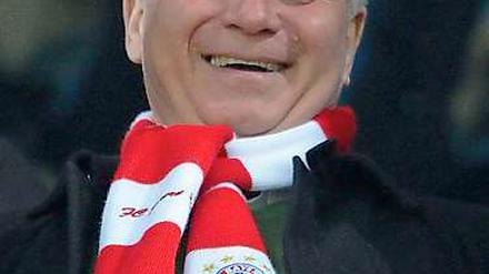 Uli Hoeneß arbeitet fast rund um die Uhr für den FC Bayern. Alle Mitglieder persönlich zu beglückwünschen, ist aber selbst für ihn zu viel des Guten.