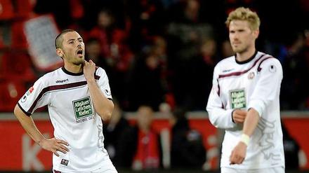 Das war's dann wohl. Konsternierte Lauterer Spieler mit dem Blick Richtung Zweite Liga. 