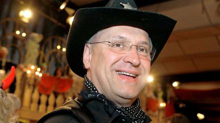 Bayerns Innenminister Joachim Herrmann im Sheriff-Outfit (Archivbild)