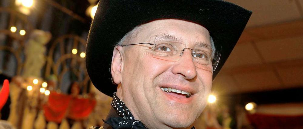 Bayerns Innenminister Joachim Herrmann im Sheriff-Outfit (Archivbild)