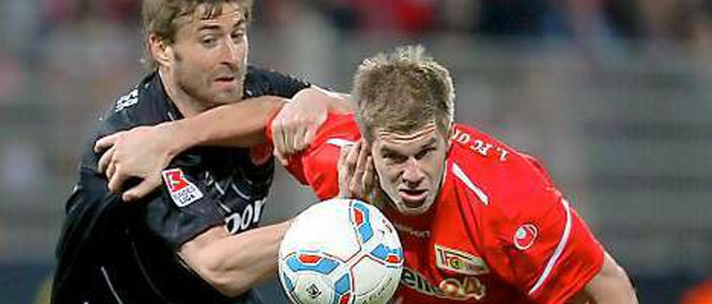 Kraftvoll und torgefährlich. Simon Terodde (r.) bleibt Unioner.