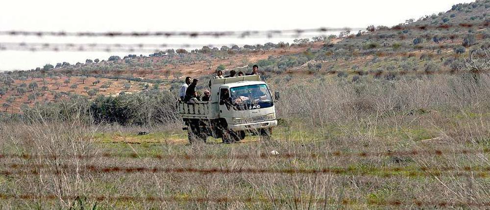 Syrische Flüchtlinge an der Grenze zur Türkei (Archivbild)