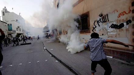 Seit Monaten gibt es Proteste für mehr Reformen in Bahrain. Das Formel-1-Rennen findet nun trotzdem statt.