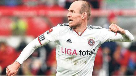 Bayerns Entscheider. Arjen Robben (links) traf zum Münchner 1:0-Sieg in Nürnberg. Foto: dapd