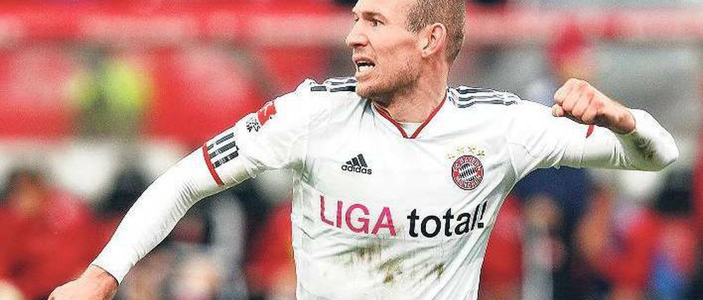 Bayerns Entscheider. Arjen Robben (links) traf zum Münchner 1:0-Sieg in Nürnberg. Foto: dapd
