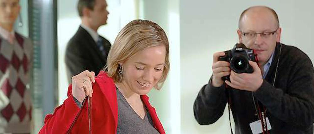 Im Blickpunkt: Kristina Schröder (33), hier bei einer Kabinettssitzung im Februar, ist seit November 2009 Familienministerin. Eine starre Frauenquote lehnt sie ab.