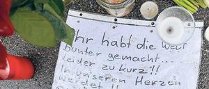 Trauer in Krailing: Die Bevölkerung nimmt Abschied von den beiden ermordeten Mädchen.