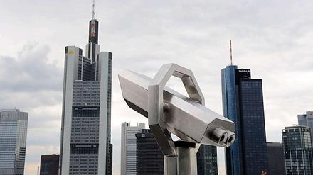 In Frankfurt wurden zwei Männer wegen des Verdachts auf Steuerhinterziehung festgenommen.