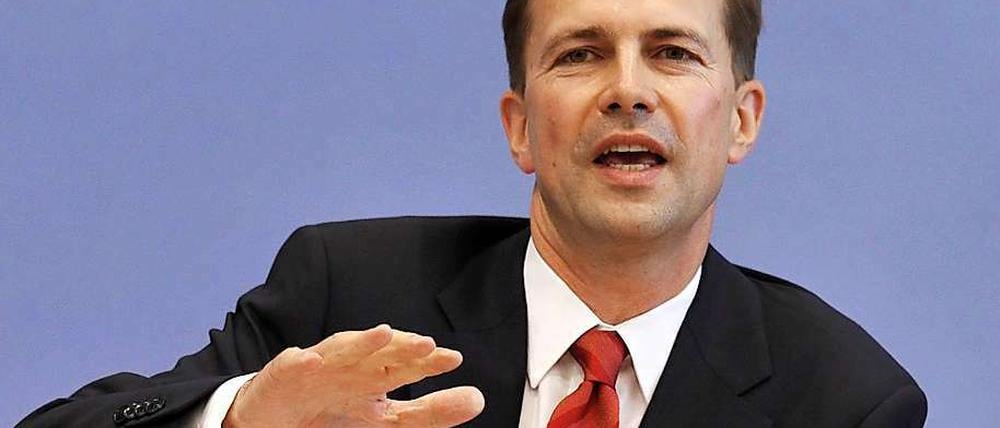 Regierungssprecher Steffen Seibert - hier in der Bundespressekonferenz, sonst auch auf Twitter unterwegs.