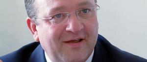 Innensenator Frank Henkel (CDU) hat mehr Polizisten auf den Straßen versprochen.