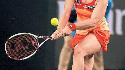 Mehr Kraft. Angelique Kerber steht erneut in einem Halbfinale. Foto: dpa