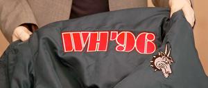 Die Polizei fand bei ihrer Razzia nicht nur Jacken.